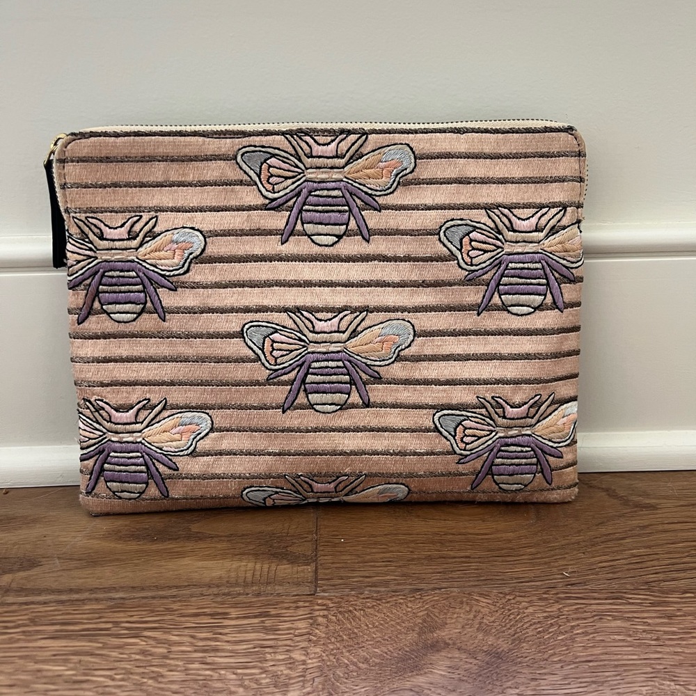 Lizzie Fortunato Jewels Buzz Safari Clutch